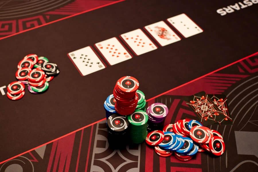 Danh bai doi thu trong Poker de dang voi bi quyet sau day