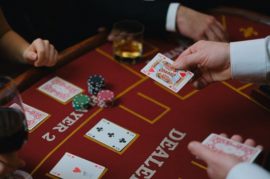 Blackjack và những lưu ý mang khả năng thắng trò chơi này nhiều hơn?