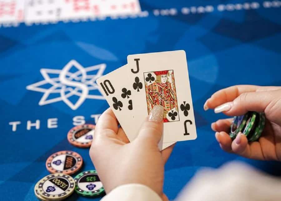 Không còn khó khăn đánh bại đối thủ khi nắm những mẹo chơi Poker này?